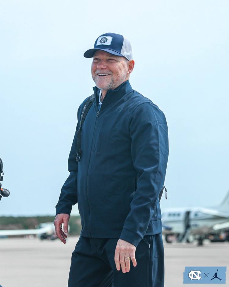 bob半岛体育平台-美记:迈克·马龙以6年5000万美元签约北卡 830万年薪NCAA第二高